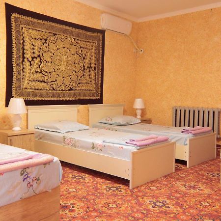 בוקורו Lion Guest House מראה חיצוני תמונה