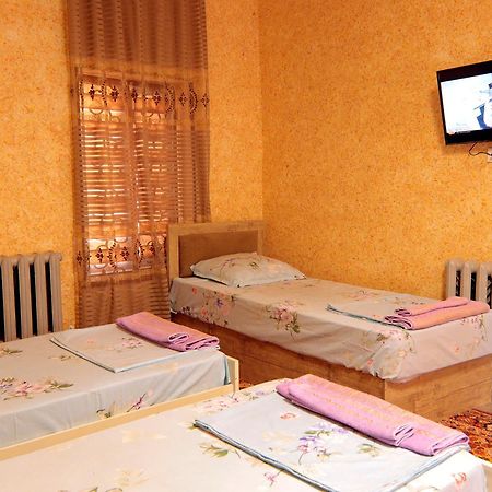 בוקורו Lion Guest House מראה חיצוני תמונה