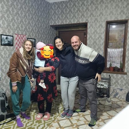 בוקורו Lion Guest House מראה חיצוני תמונה
