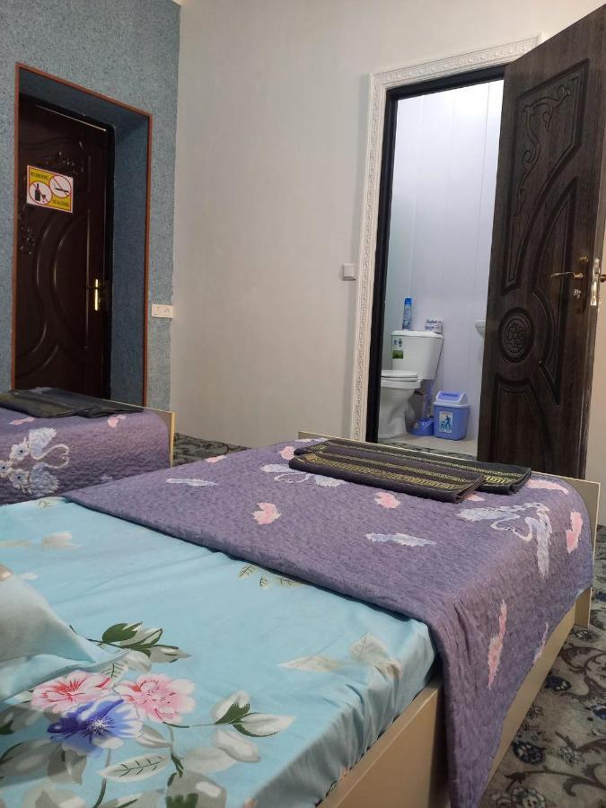 בוקורו Lion Guest House מראה חיצוני תמונה