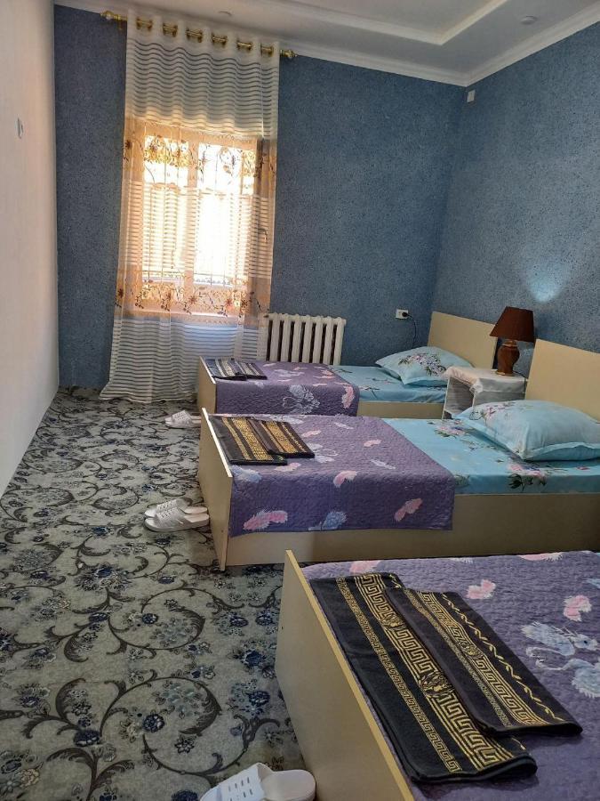 בוקורו Lion Guest House מראה חיצוני תמונה