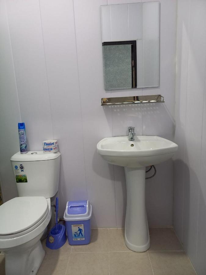 בוקורו Lion Guest House מראה חיצוני תמונה