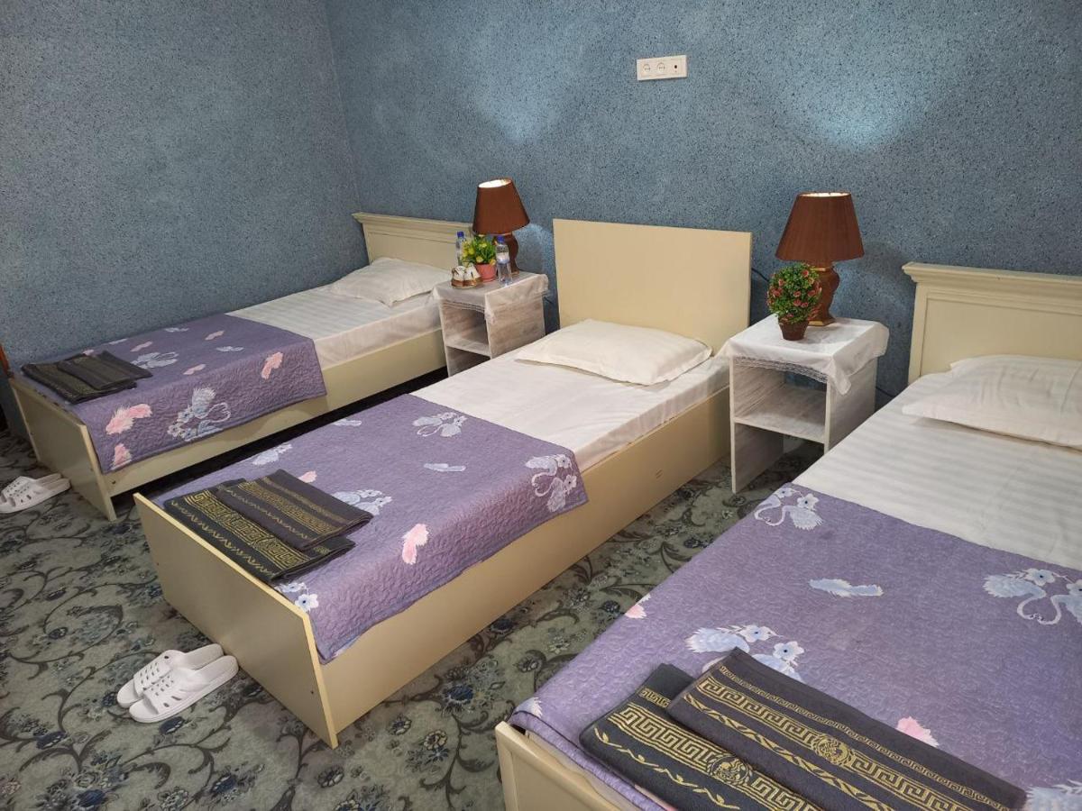 בוקורו Lion Guest House מראה חיצוני תמונה