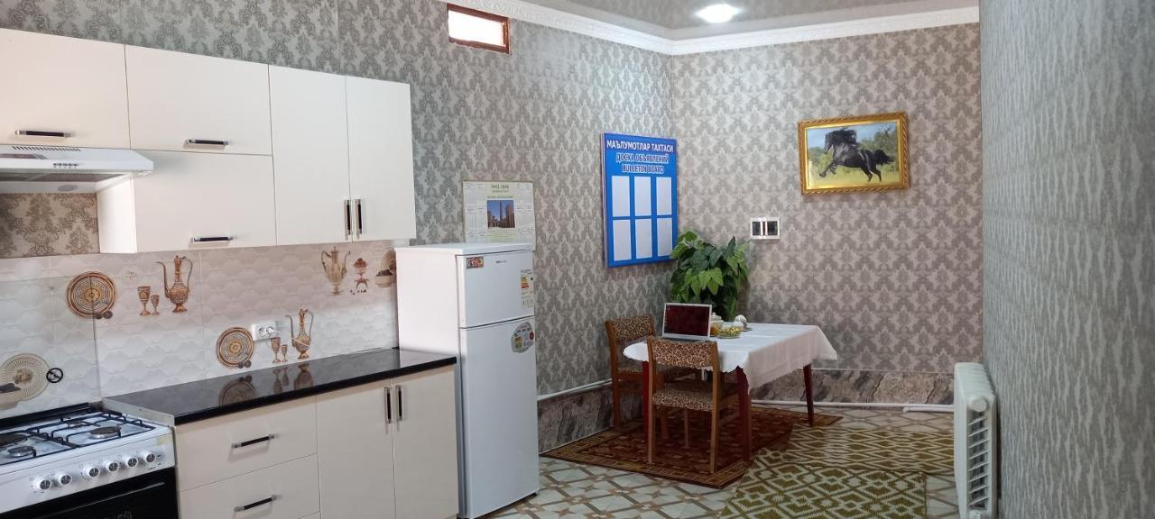 בוקורו Lion Guest House מראה חיצוני תמונה