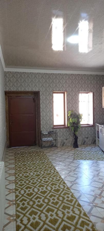 בוקורו Lion Guest House מראה חיצוני תמונה