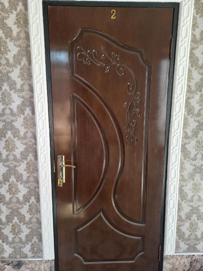 בוקורו Lion Guest House מראה חיצוני תמונה