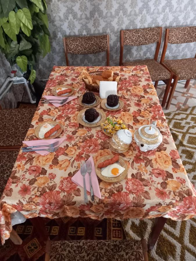 בוקורו Lion Guest House מראה חיצוני תמונה