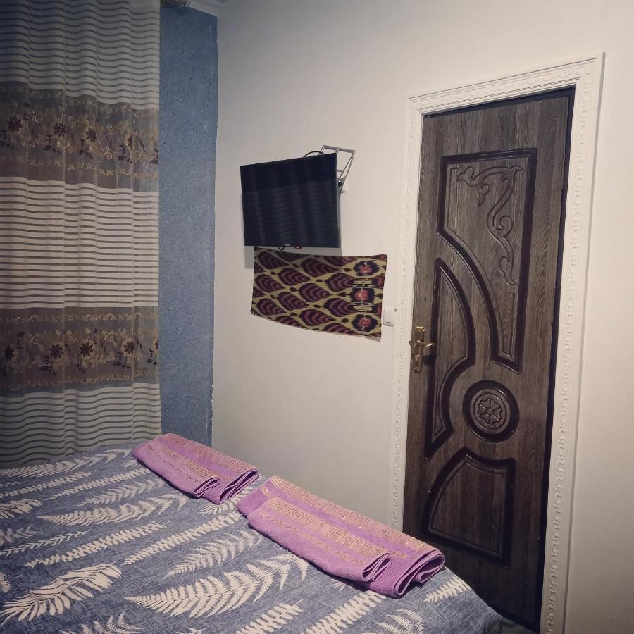 בוקורו Lion Guest House מראה חיצוני תמונה