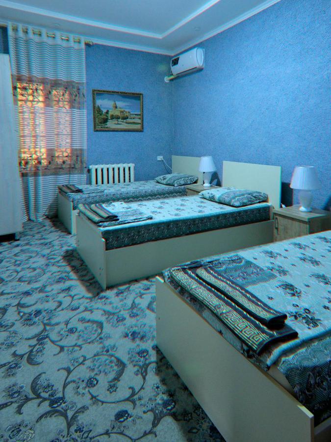 בוקורו Lion Guest House מראה חיצוני תמונה