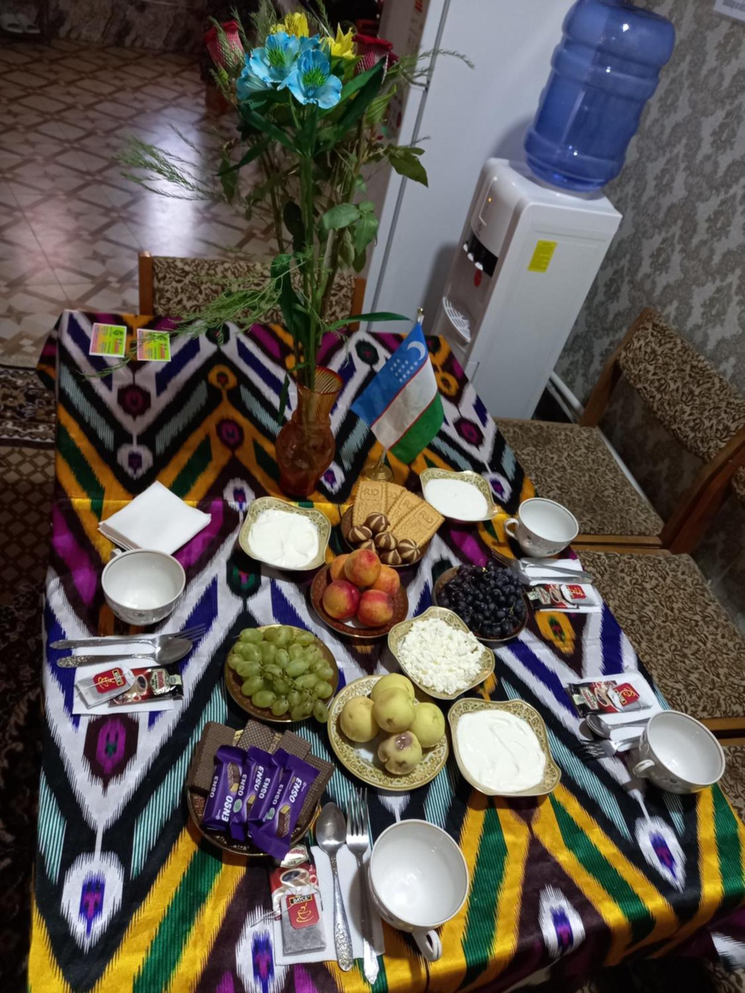 בוקורו Lion Guest House מראה חיצוני תמונה