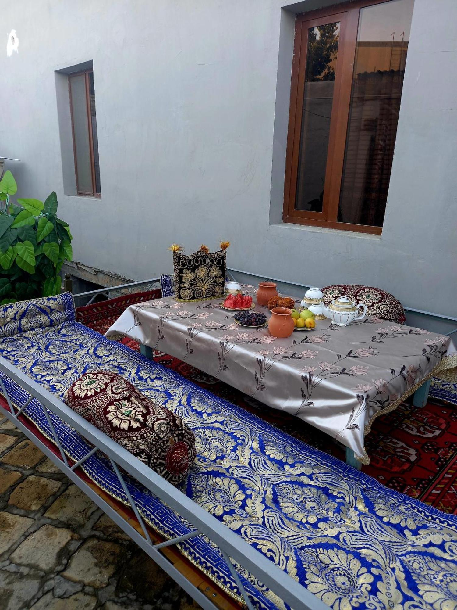 בוקורו Lion Guest House מראה חיצוני תמונה
