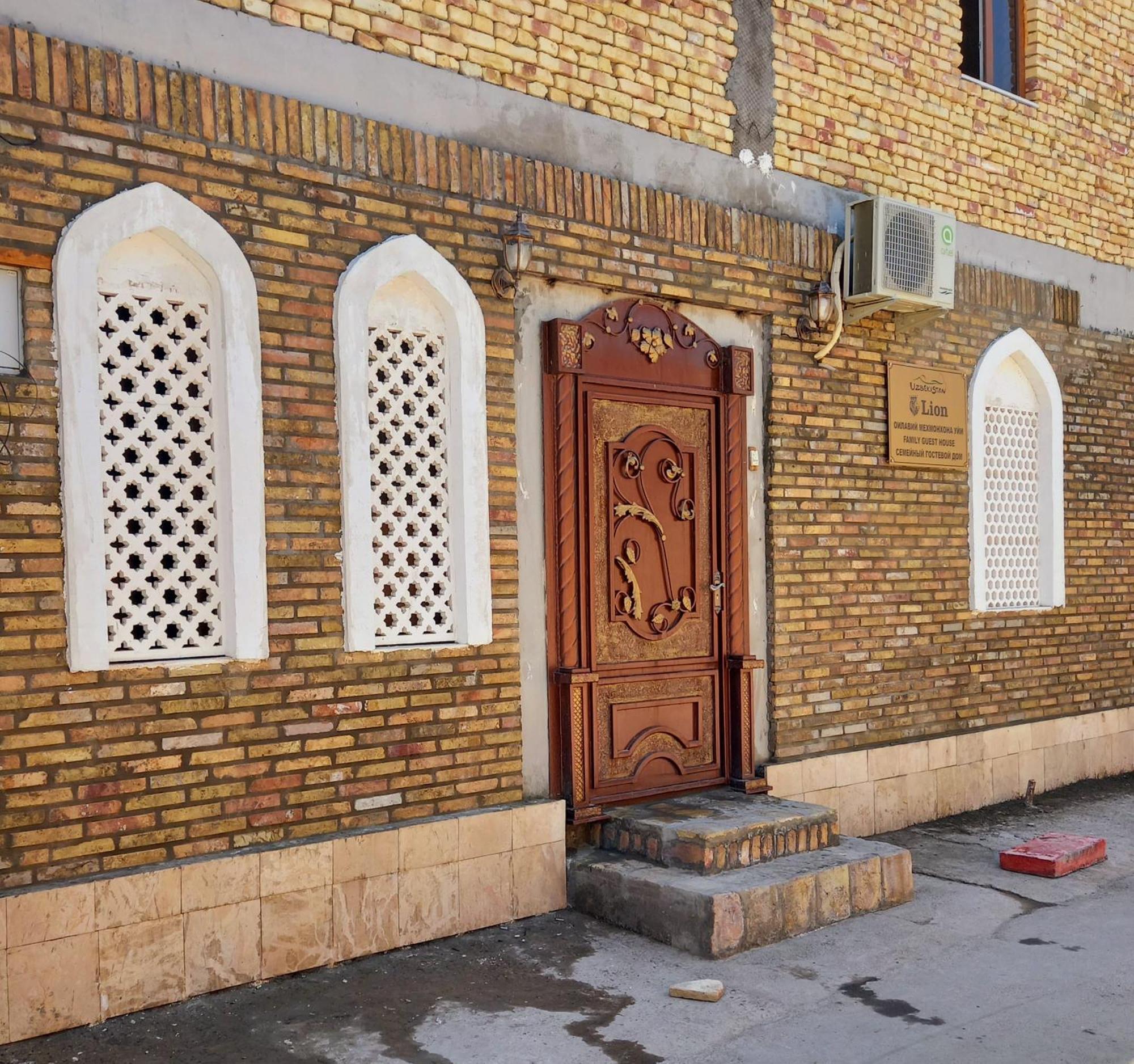 בוקורו Lion Guest House מראה חיצוני תמונה