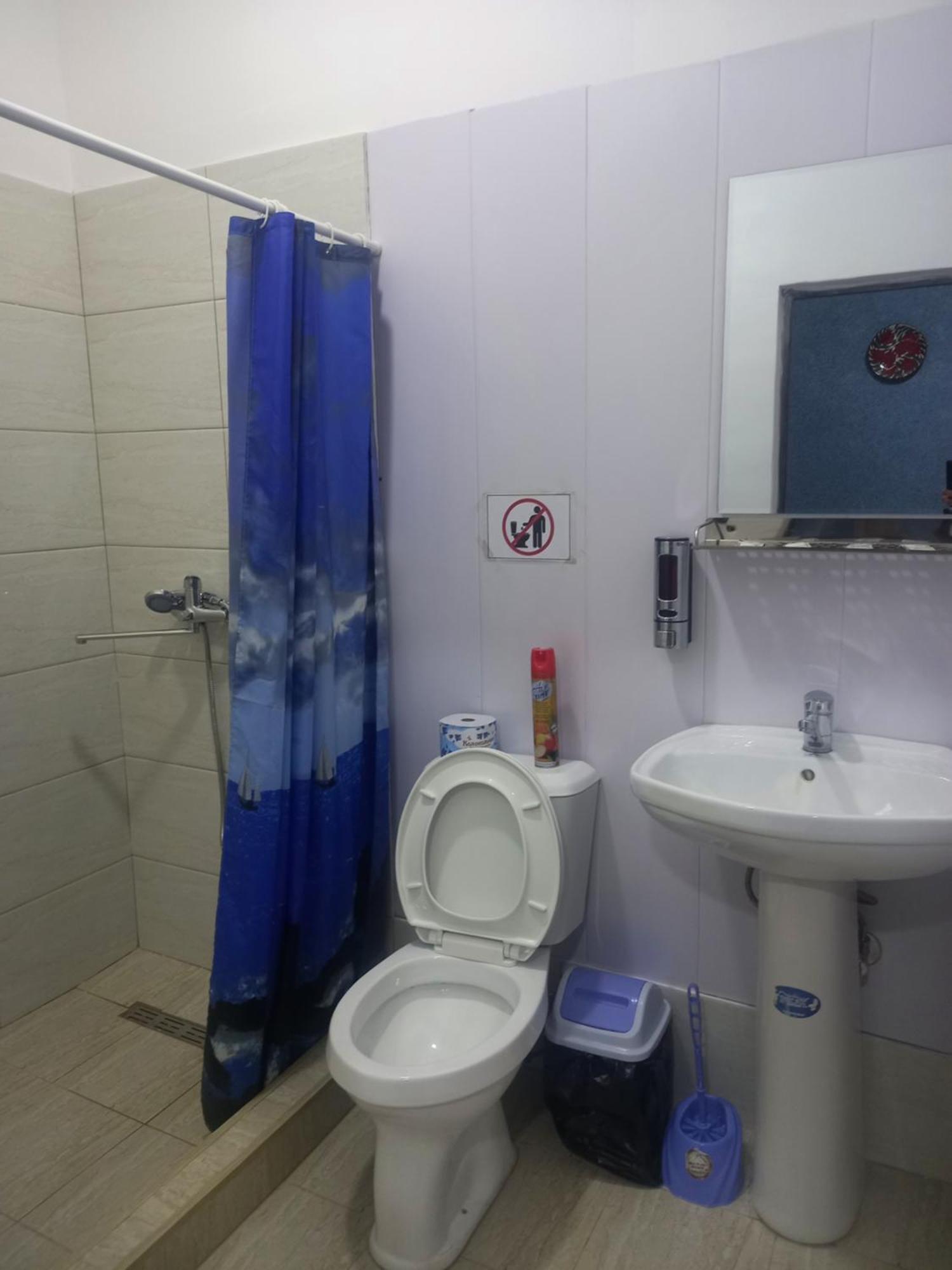 בוקורו Lion Guest House חדר תמונה