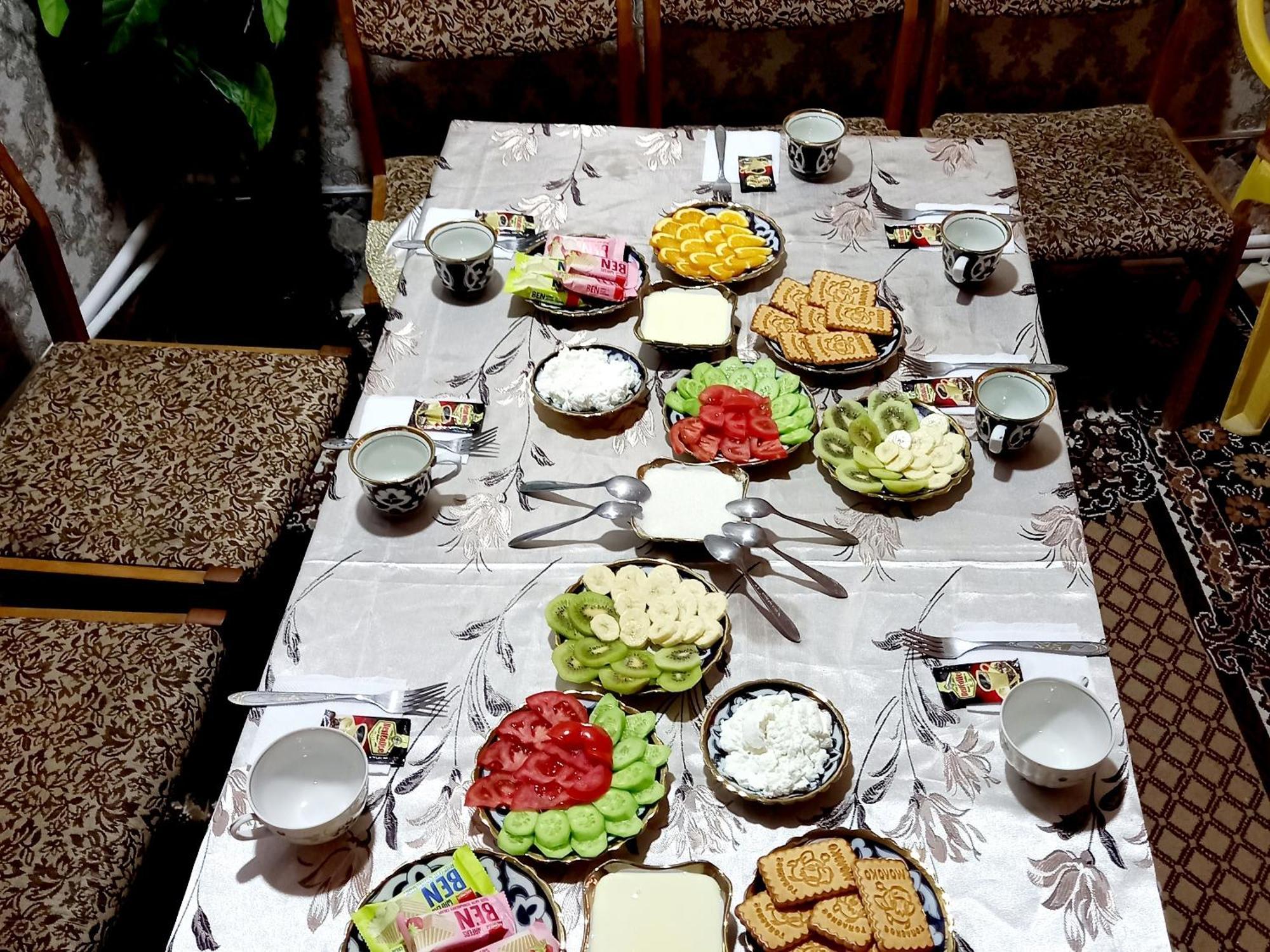 בוקורו Lion Guest House מראה חיצוני תמונה