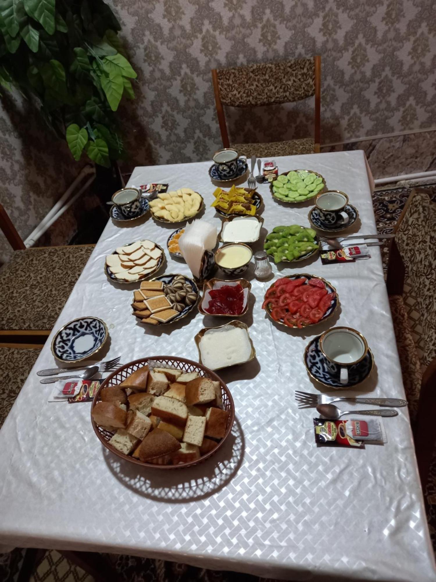 בוקורו Lion Guest House מראה חיצוני תמונה