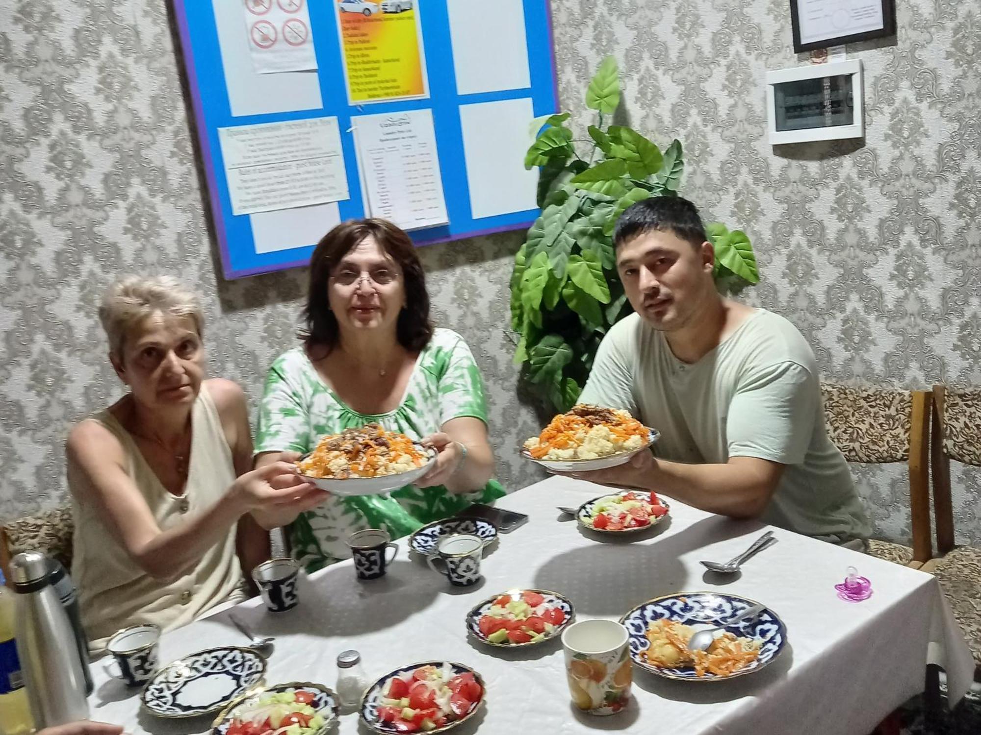 בוקורו Lion Guest House מראה חיצוני תמונה